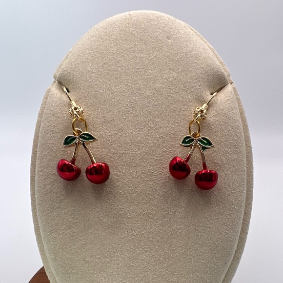 Cute handmade cherry earrings - Picture 3 of 5
